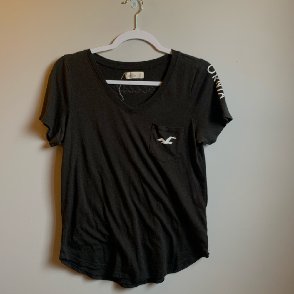 Hollister graphic tee.